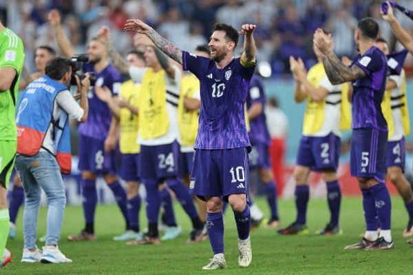 一个女人，三五过客，信任、博弈、决裂、真心，交织在这座人性迷城中